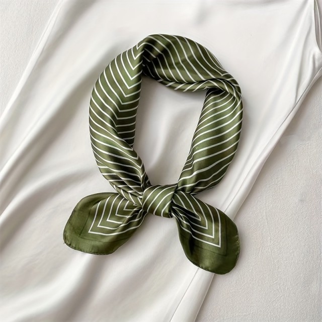 Elegantna ženska kvadratna ruta v zeleni barvi