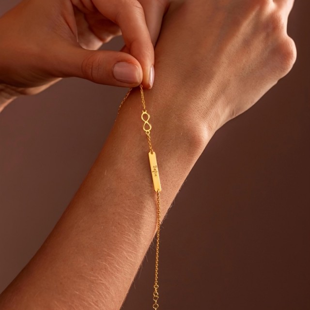 Personalizirana zapestnica z osebno gravuro in znakom neskončnosti