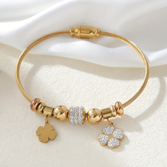 Personalizirana zapestnica s štiriperesno deteljico in gravuro po želji 