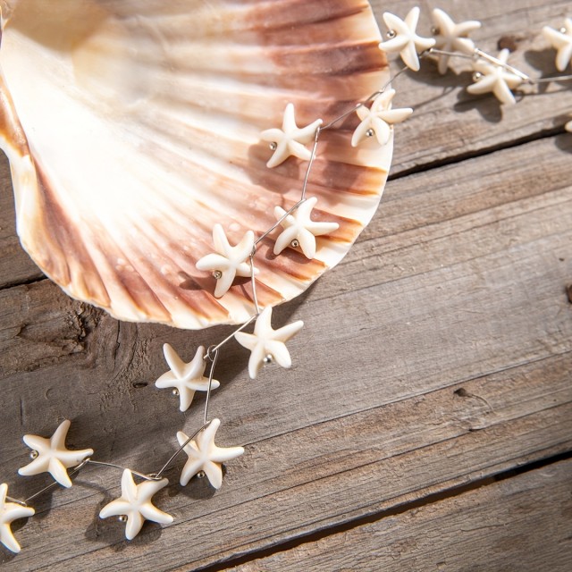 Čudovita poletna ogrlica z belimi morskimi zvezdicami