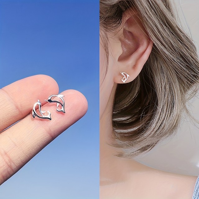 Prisrčni manjši uhani z delfini