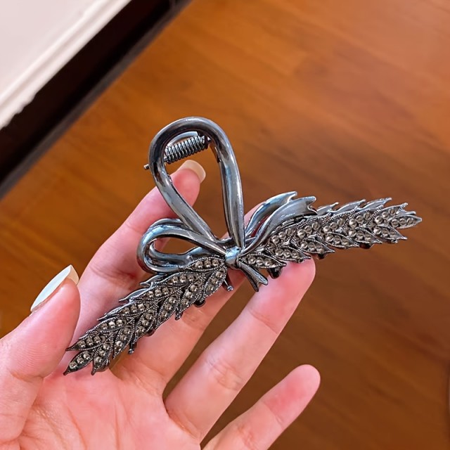 Sponka za lase v črni barvi z okrasnimi kamenčki