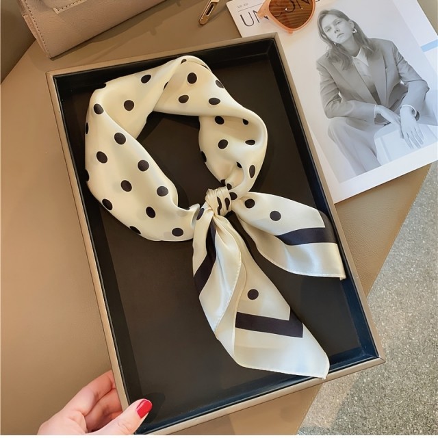 Elegantna kvadratna ruta s pikicami