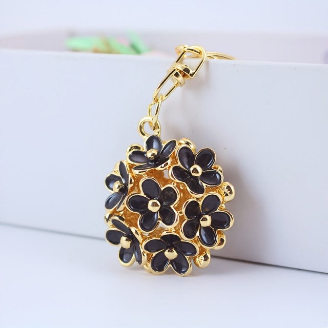 Prelep obesek za ključe s šopkom rožic več barv 