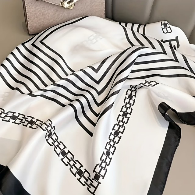 Elegantna črno-bela ruta z verižnim detajlom