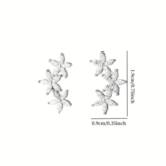 Elegantni uhani z motivom treh rožic