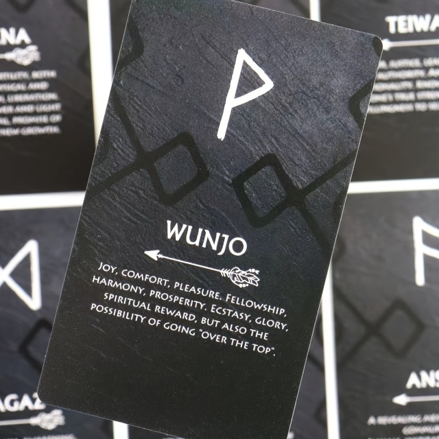 Orakeljski komplet runskih kart