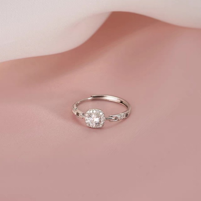 Ženski nastavljiv prstan s cirkonom