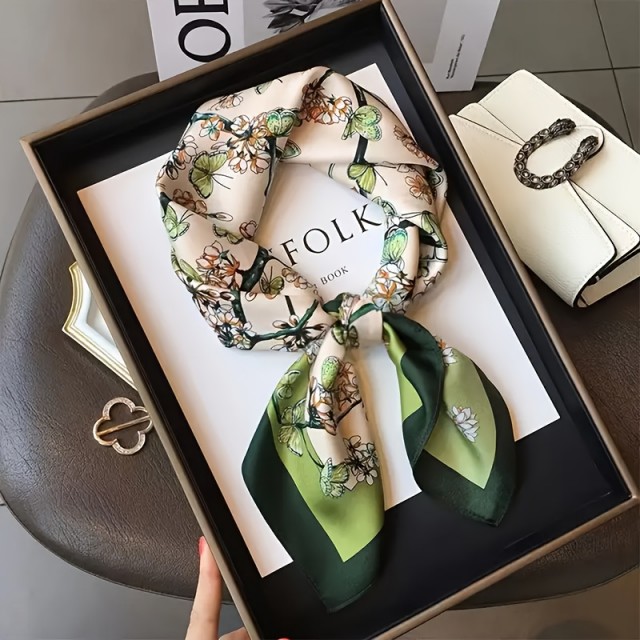 Elegantna kvadratna ruta v zeleni barvi z metulji