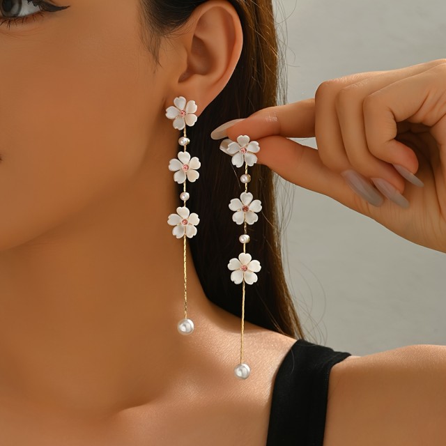 Elegantni dolgi uhani z rožicami in biseri