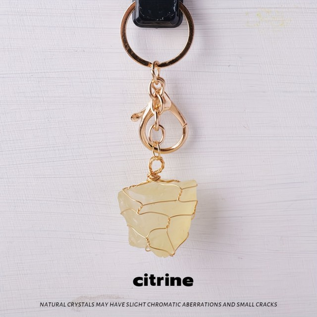 Obesek za ključe s citrinom – kristal optimizma, bogastva in osebne moči