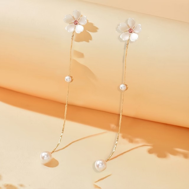 Elegantni dolgi uhani z rožicami in biseri