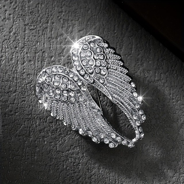 Elegantna broška z angelskimi krili v srebrni barvi