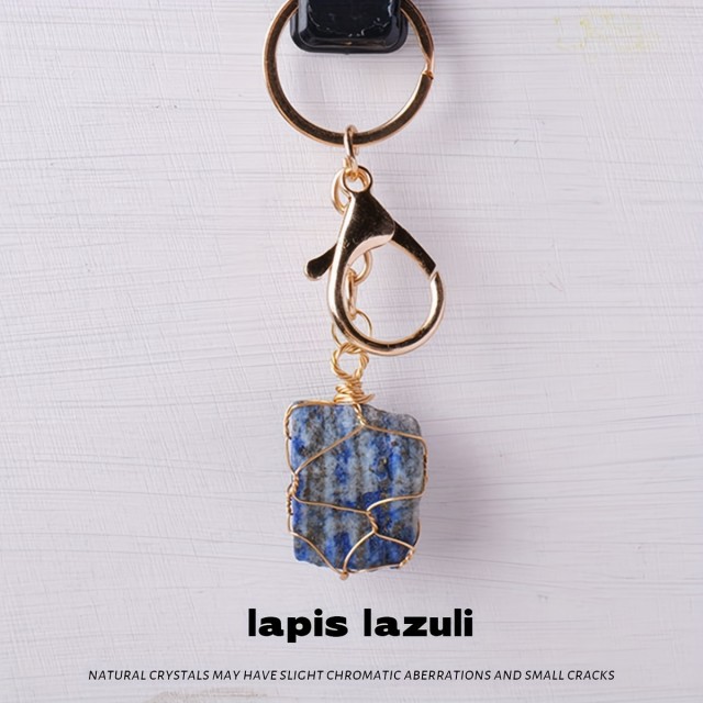 Obesek za ključe z lapis lazulijem – kristal modrosti in resnice