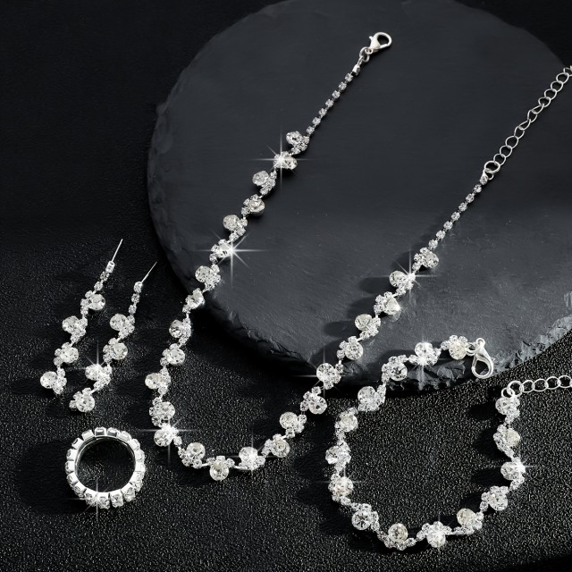 Eleganten 4-delni komplet s cirkoni v srebrni barvi