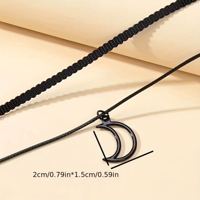 Choker ogrlica z obeskom lune v črni barvi 