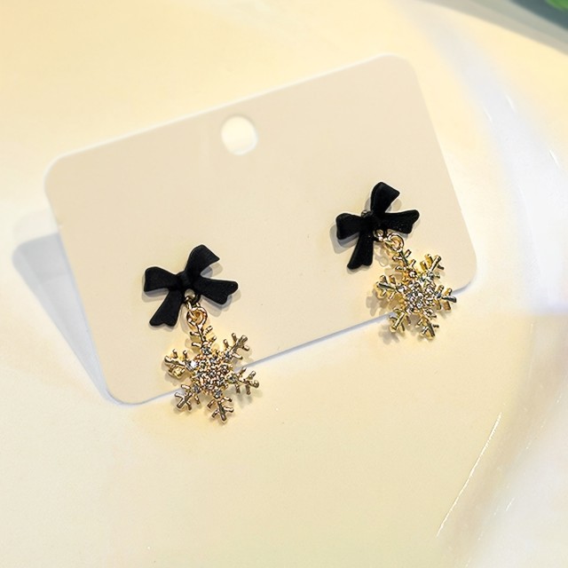 Praznični uhani s črno pentljo in snežinkami