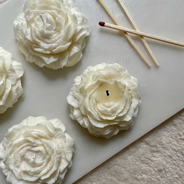 Komplet 3 silikonskih modelov za sveče ali mila v obliki peonije 