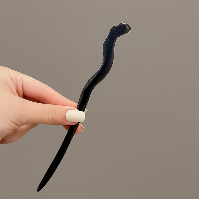 Elegantna črna lasnica v kitajskem slogu