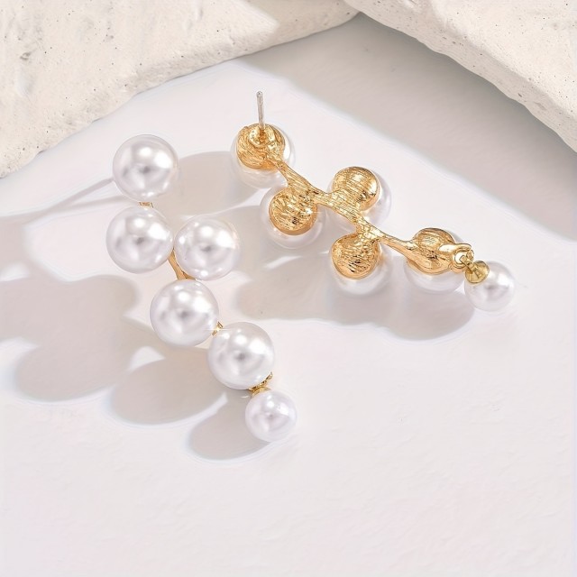 Elegantni uhani v zlati barvi z imitacijo biserov