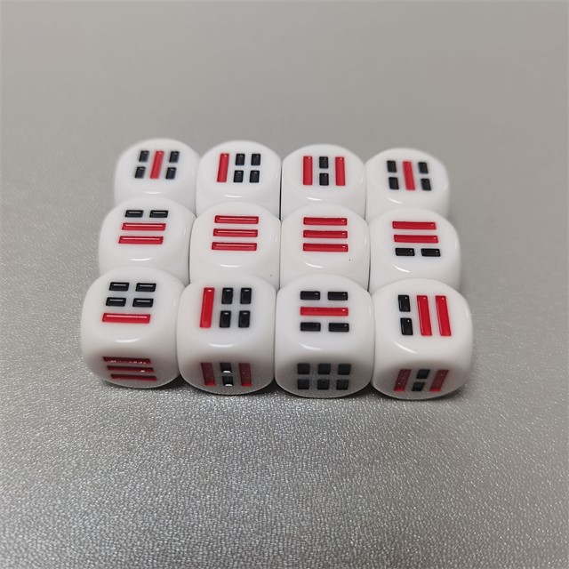 Komplet 2 kock I Ching za vedeževanje