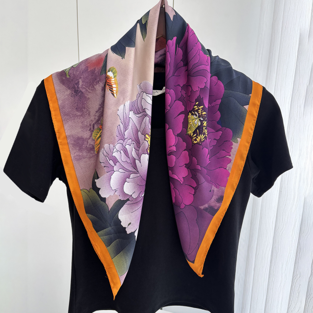 Elegantna pisana kvadratna ruta s potiskom rož in ptic