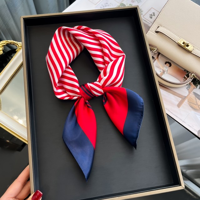 Elegantna ruta s črtastim mornarskim potiskom