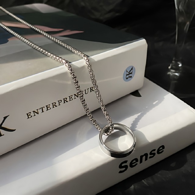 Moška verižica z obeskom prstana iz nerjavečega jekla