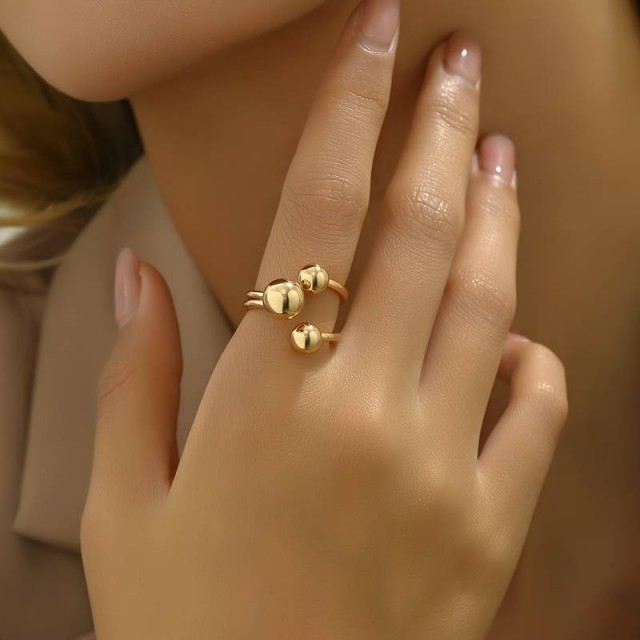 Eleganten nastavljiv prstan v zlati barvi 