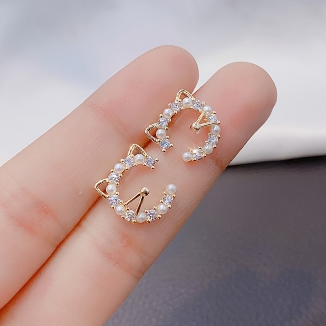 Prikupni uhani v obliki mačje glave