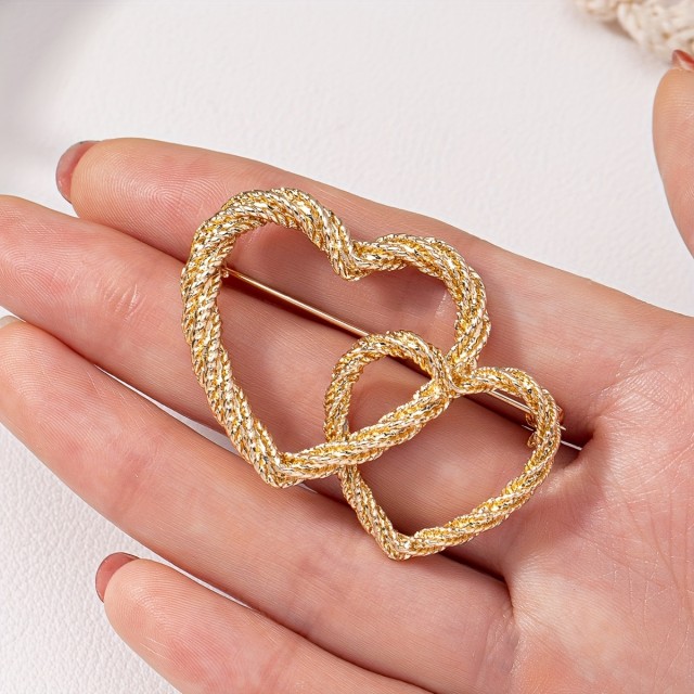 Šik broška z dvojnim srcem v zlati barvi