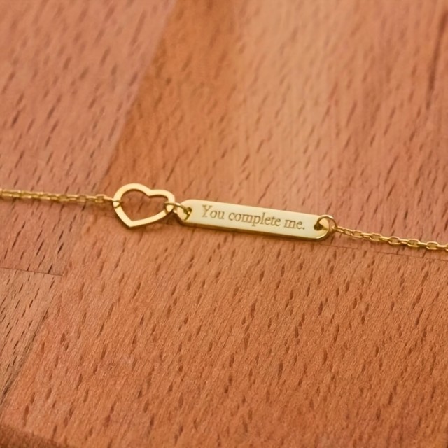 Personalizirana zapestnica s srcem in podolgovato ploščico z željeno gravuro