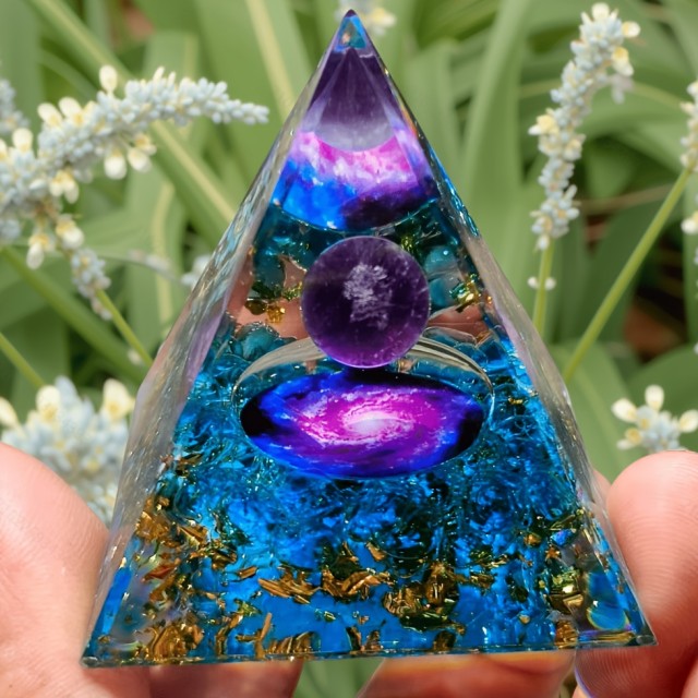Orgonitna piramida “Galaksija” z ametistom 5 cm