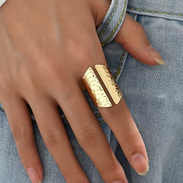 Zlat nastavljiv odprt prstan 