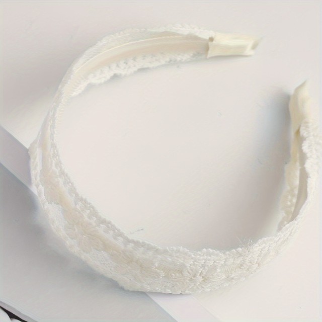 Bel čipkast obroč za lase s cvetlicami