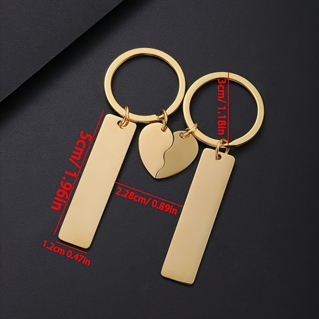 Komplet dveh personaliziranih obeskov za ključe s srcem