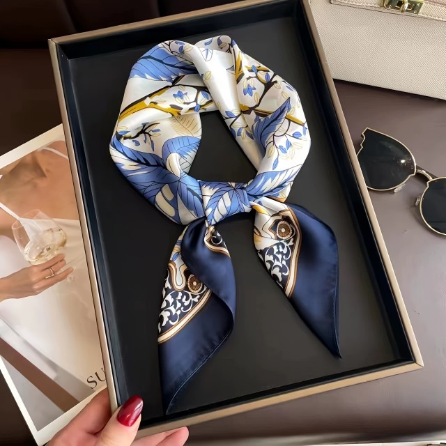 Elegantna modra rutka s cvetličnim potiskom