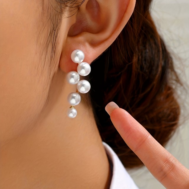 Elegantni uhani v zlati barvi z imitacijo biserov