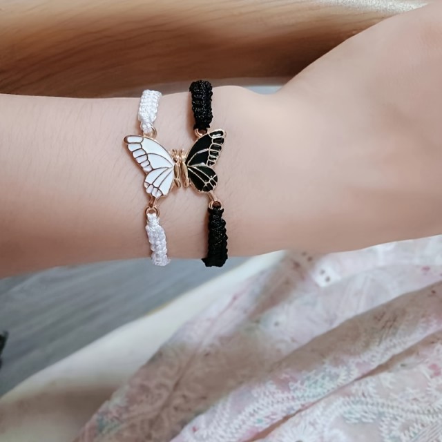 Komplet dveh zapestnic s črnim in belim metuljem