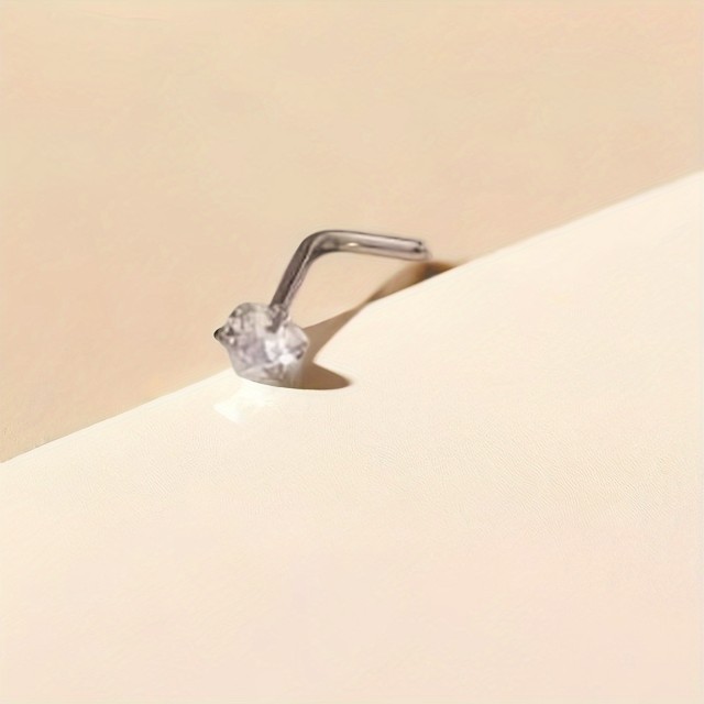 Uhan za nos v obliki srca