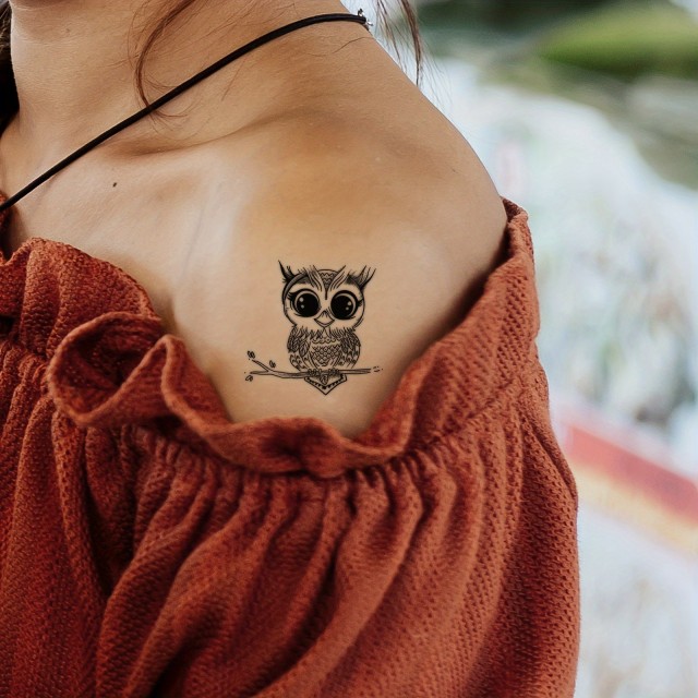 Minimalistična vodoodporna začasna tatu nalepka sovica
