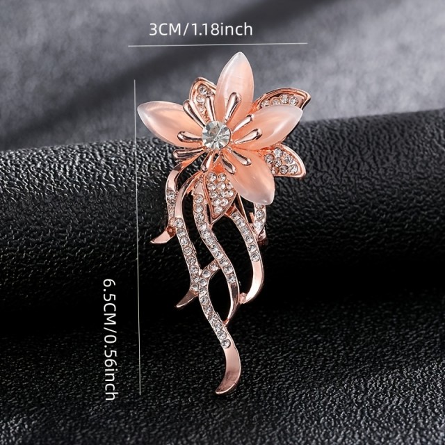 Bleščeča cvetlična broška v rose gold barvi