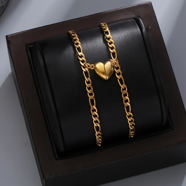 Komplet 2 zlatih zapestnic za pare z magnetnim srcem