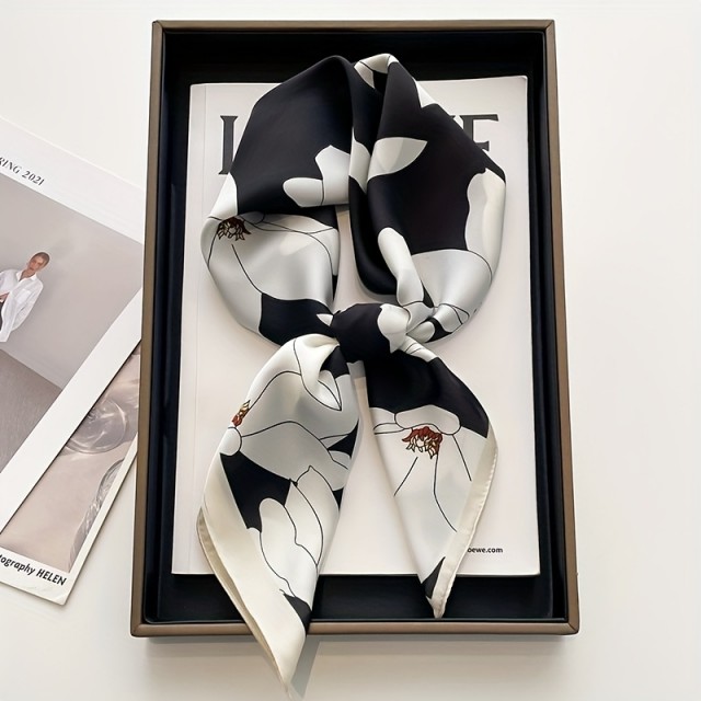  Elegantna cvetlična črno-bela rutka