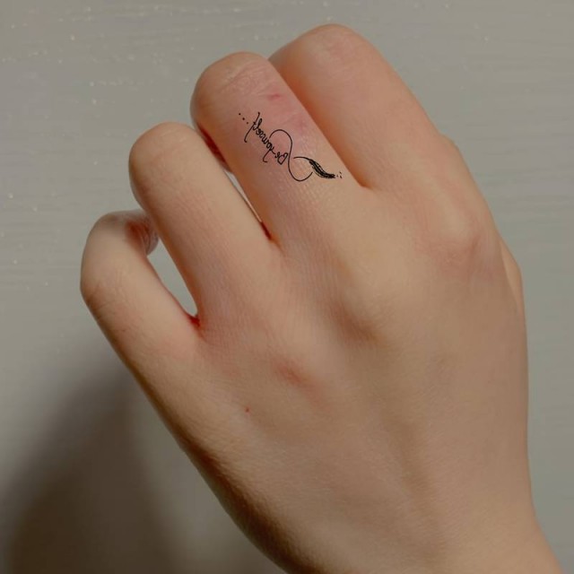 Komplet 4 tatu nalepk z Infinity znaki