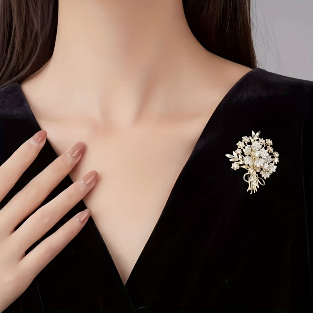 Sofisticirana cvetlična broška za ženske