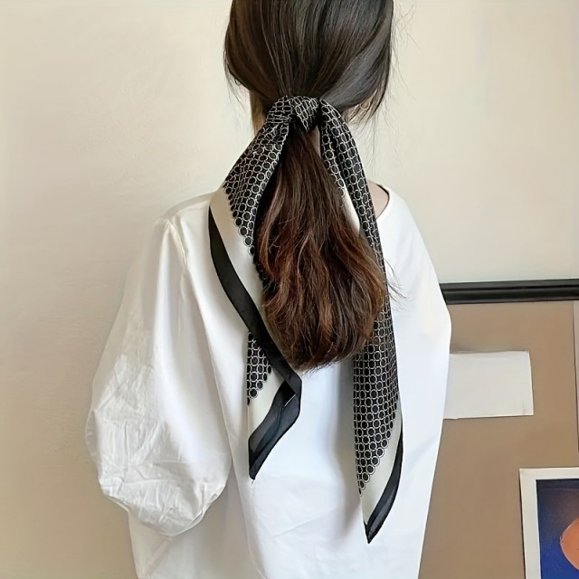 Elegantna kvadratna satenasta ruta za ženske