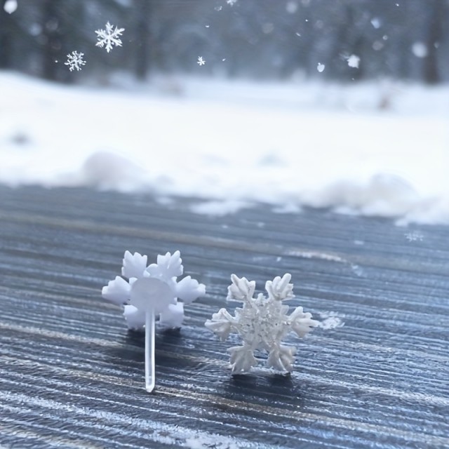 1 par elegantnih zimskih uhanov v obliki bele snežinke