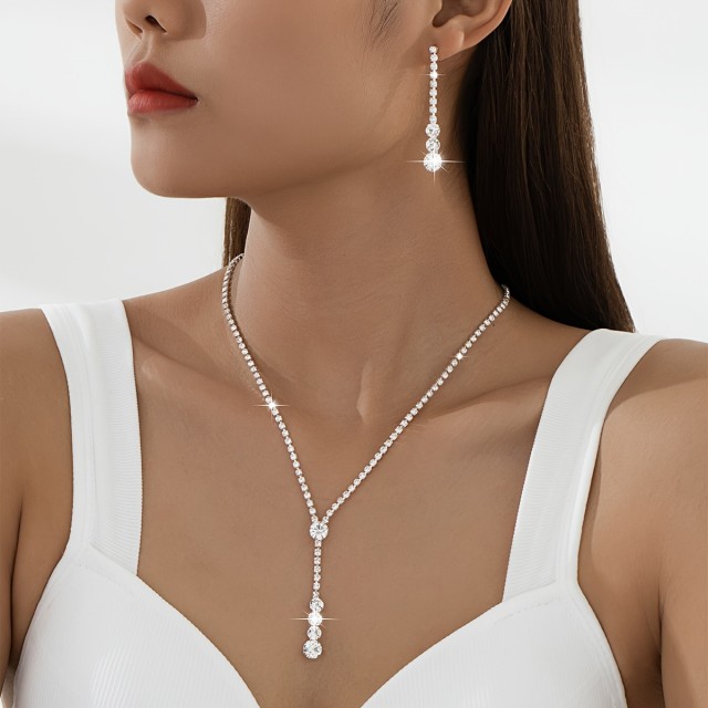 Čudovit 2 delni komplet nakita v srebrni barvi