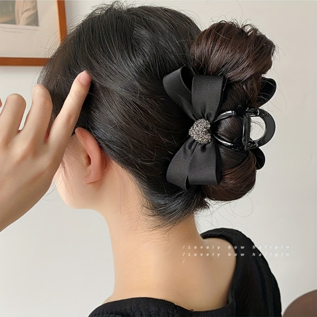 Prikupna sponka za lase s pentljico in srcem